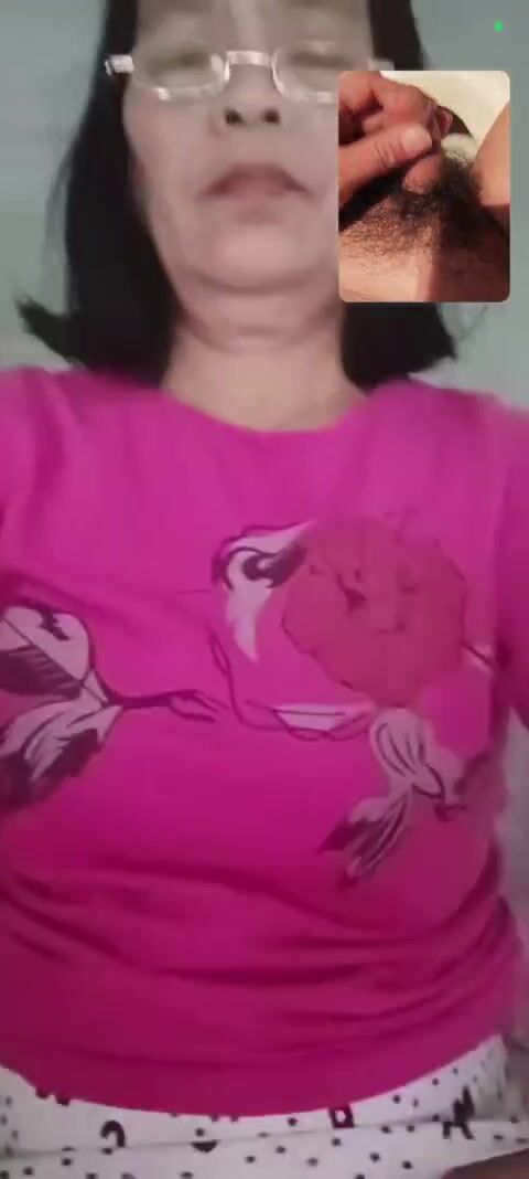 Chị gái máy bay nứng lồn gọi video call thủ dâm với trai lạ